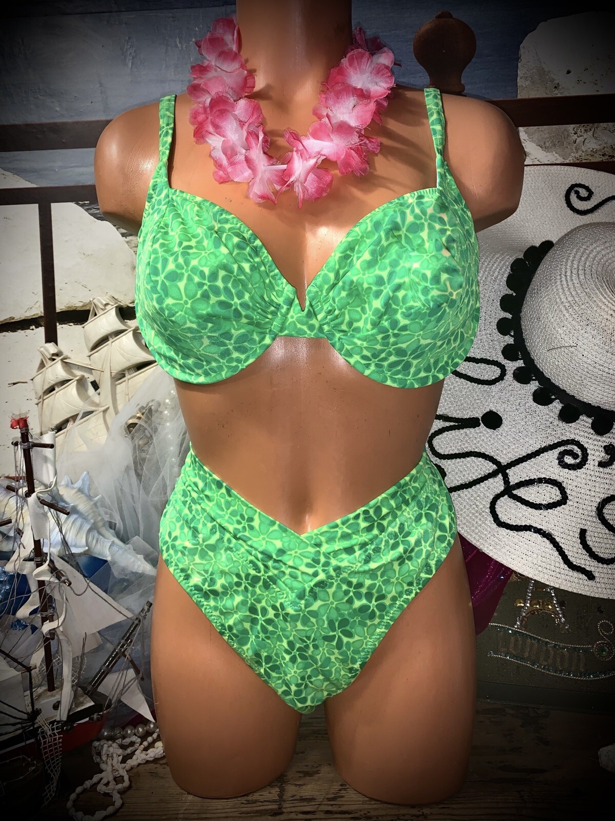 V Bikini Com